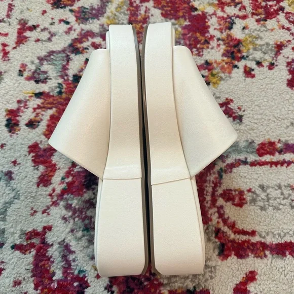 Shu Shop Lourdes Bone Sandals - Picture 6 of 7